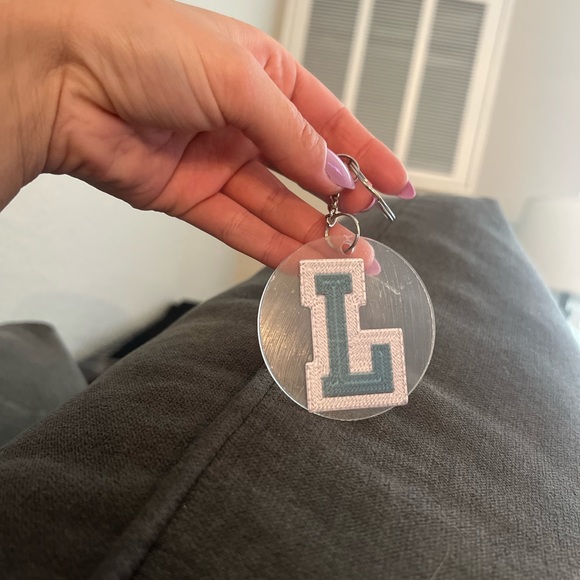 L- Handmade Acrylic Keychain - Picture 2 of 3